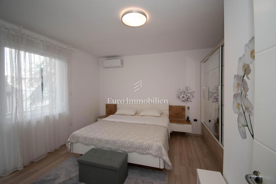 Crikvenica - prenovljen apartma v prvem nadstropju