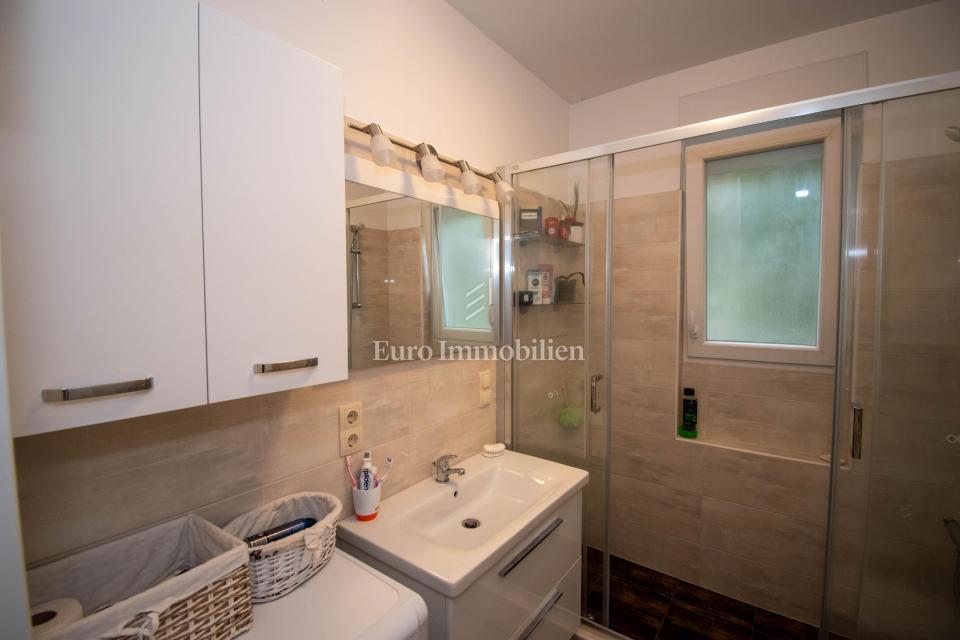Crikvenica - prenovljen apartma v prvem nadstropju