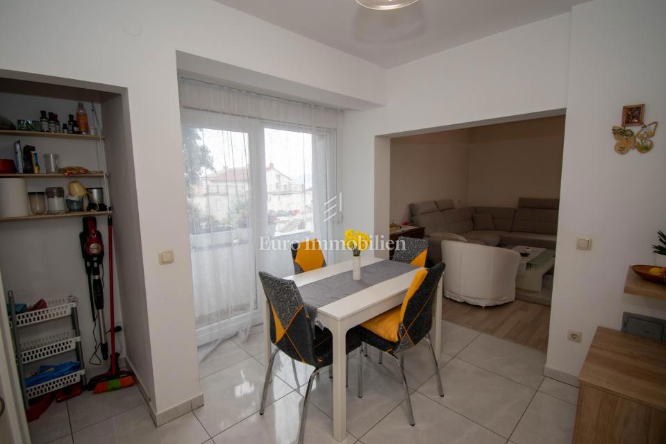 Crikvenica - prenovljen apartma v prvem nadstropju