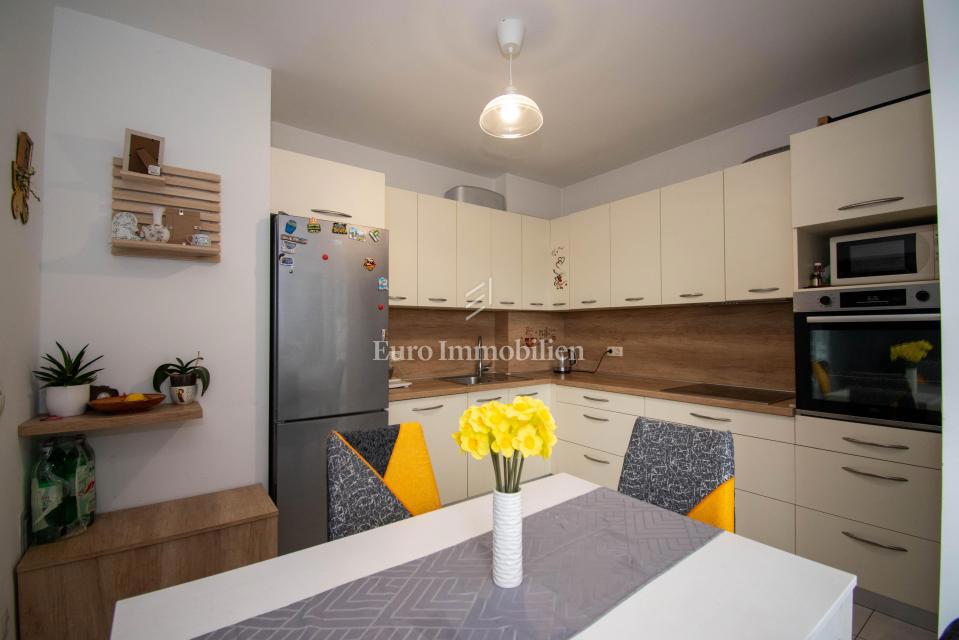 Crikvenica - prenovljen apartma v prvem nadstropju