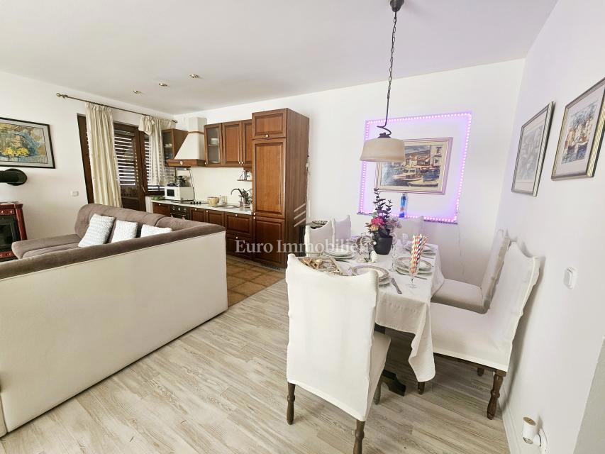 Pritlični apartma - stanovanje z velikim vrtom