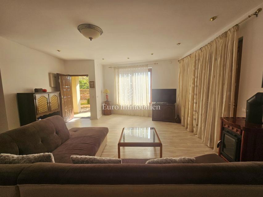Pritlični apartma - stanovanje z velikim vrtom