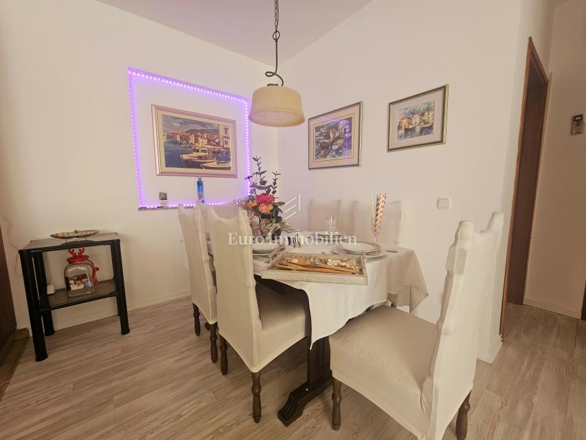 Pritlični apartma - stanovanje z velikim vrtom