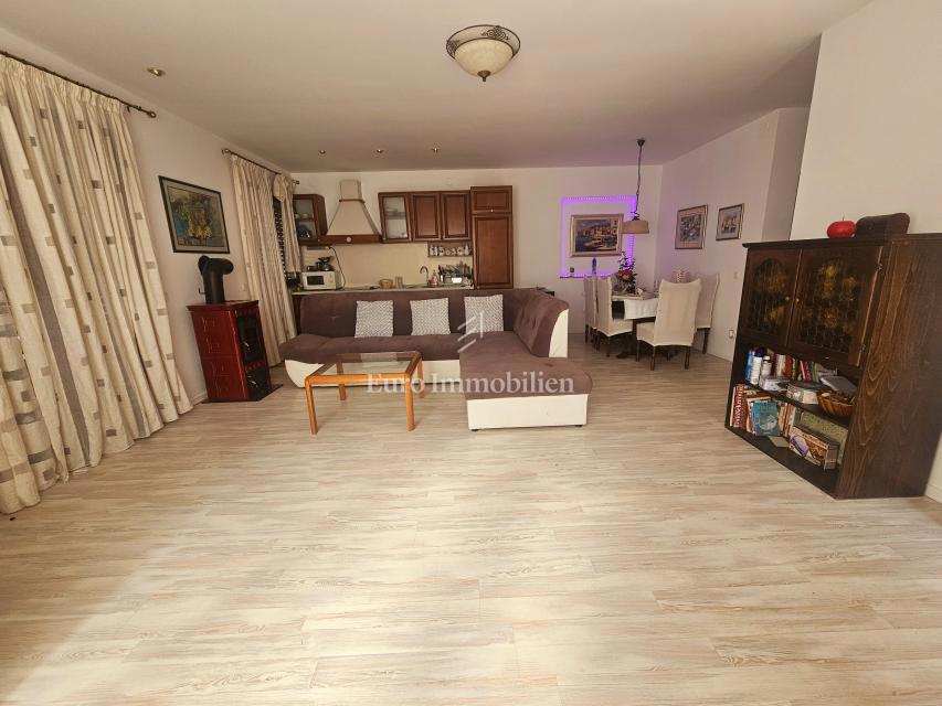 Pritlični apartma - stanovanje z velikim vrtom