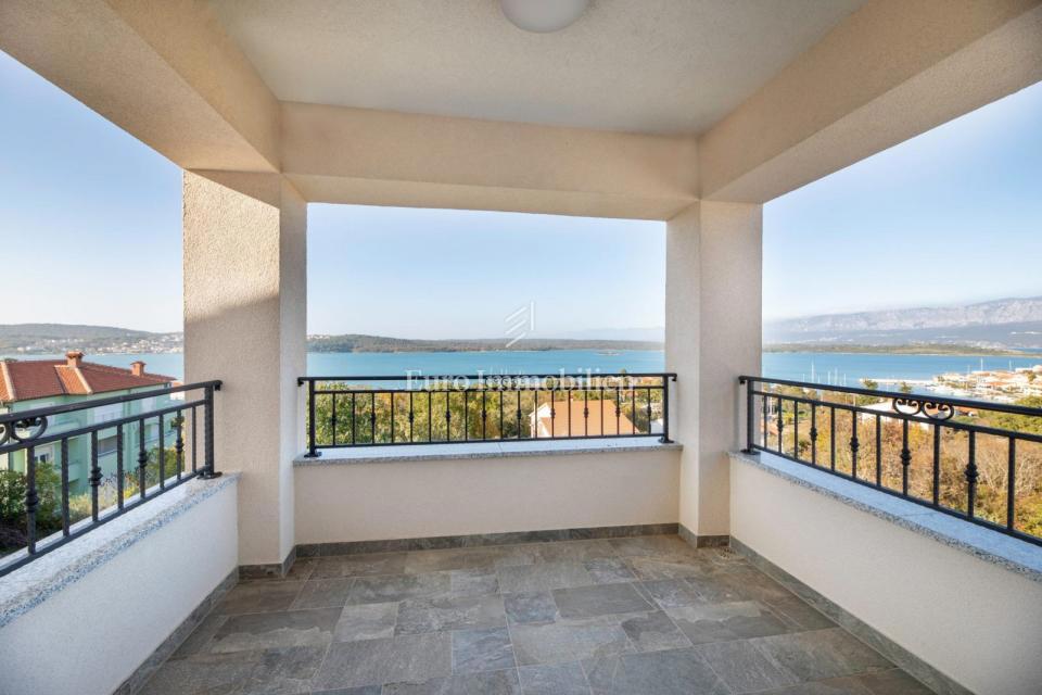 Otok Krk - prostorna hiša s panoramskim razgledom