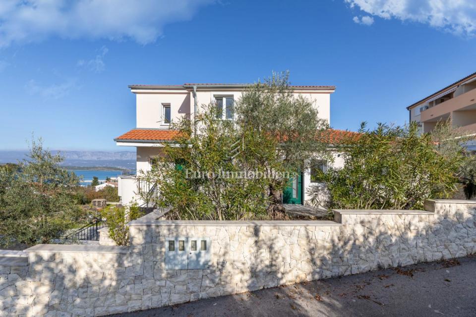 Otok Krk - prostorna hiša s panoramskim razgledom