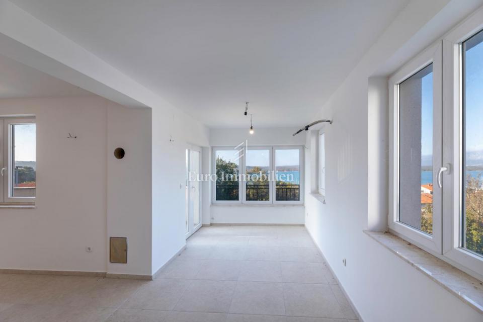 Otok Krk - prostorna hiša s panoramskim razgledom