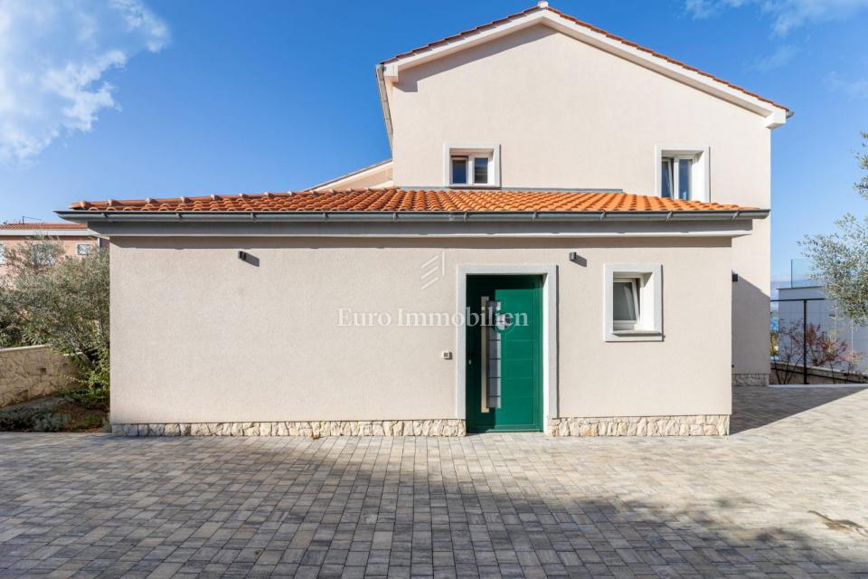 Otok Krk - prostorna hiša s panoramskim razgledom