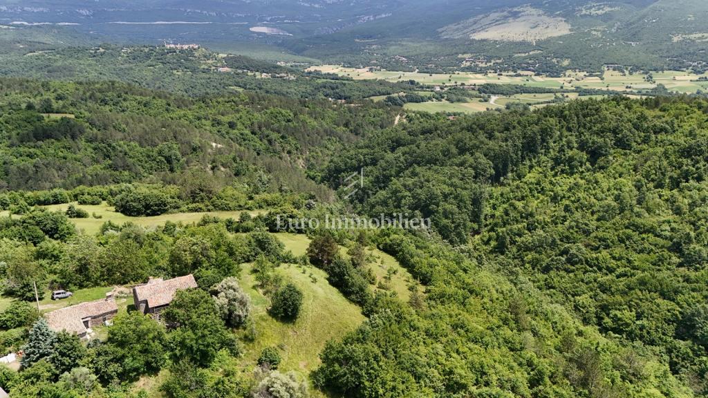 Cerovlje - istrska vas s kamnitimi stavbami