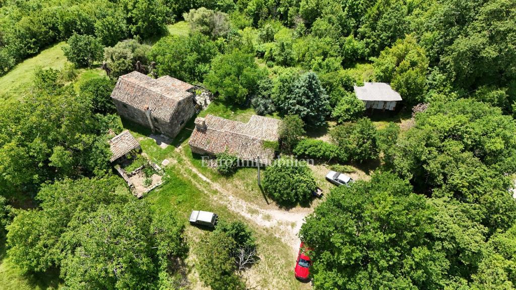Cerovlje - istrska vas s kamnitimi stavbami
