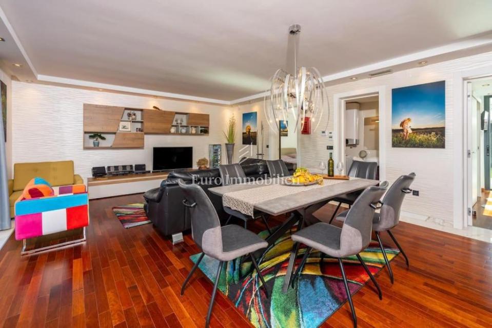 Malinska - opremljen apartma z vrtom, blizu morja