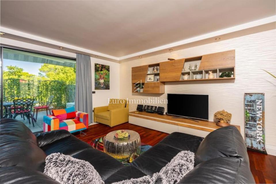 Malinska - opremljen apartma z vrtom, blizu morja