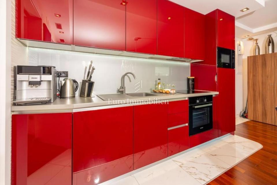 Malinska - opremljen apartma z vrtom, blizu morja