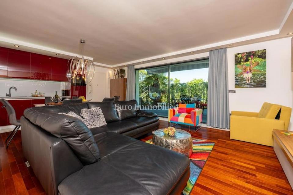 Malinska - opremljen apartma z vrtom, blizu morja