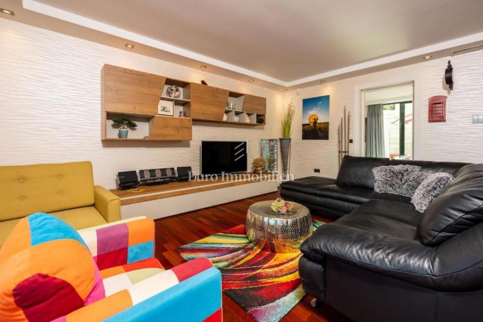 Malinska - opremljen apartma z vrtom, blizu morja