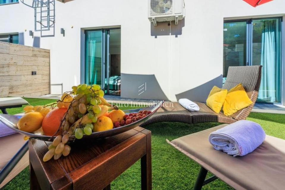 Malinska - opremljen apartma z vrtom, blizu morja