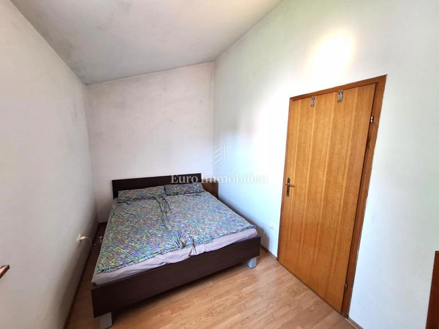 Otok Krk - opremljena hiša z vrtom in garažo