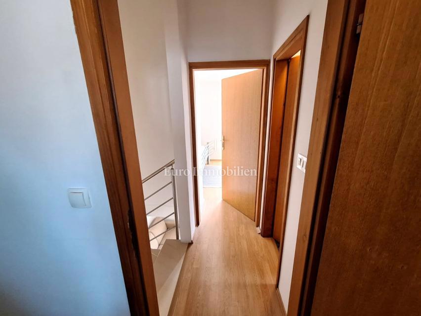 Otok Krk - opremljena hiša z vrtom in garažo
