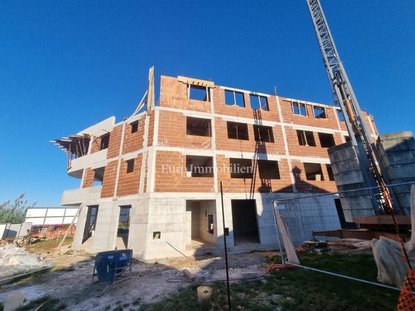 Tar, Stanovanje v novogradnji v prvem nadstropju