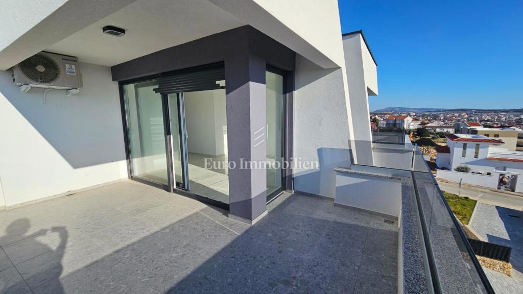 Novalja - novogradnja penthousea
