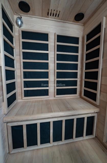 Novalja - apartma z 2 terasama, dvoriščem z jacuzzijem