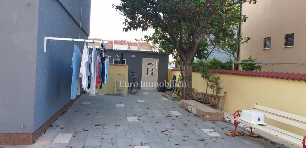 Nin - apartmajska hiša, 1. vrsta do morja
