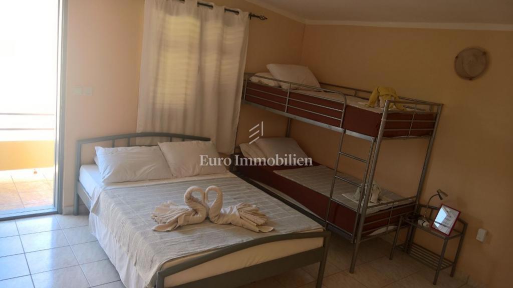 Nin - apartmajska hiša, 1. vrsta do morja