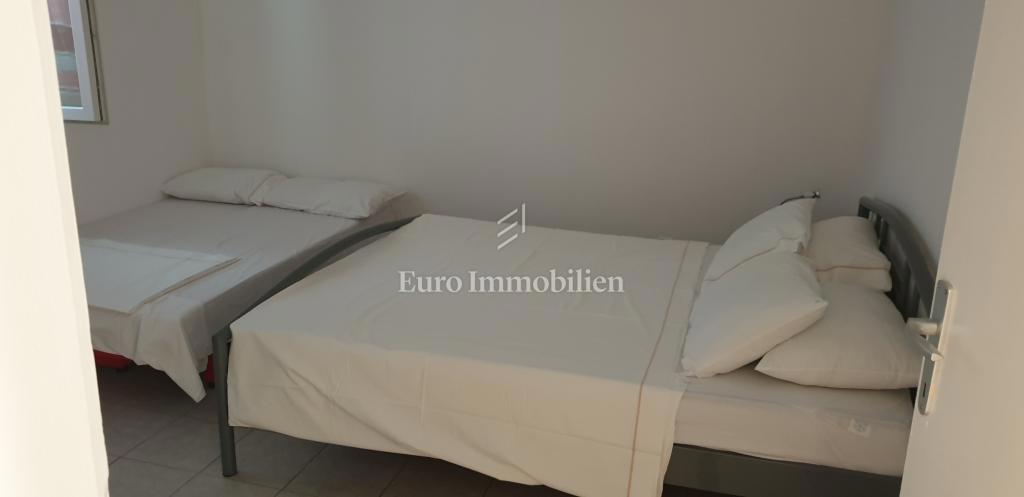 Nin - apartmajska hiša, 1. vrsta do morja