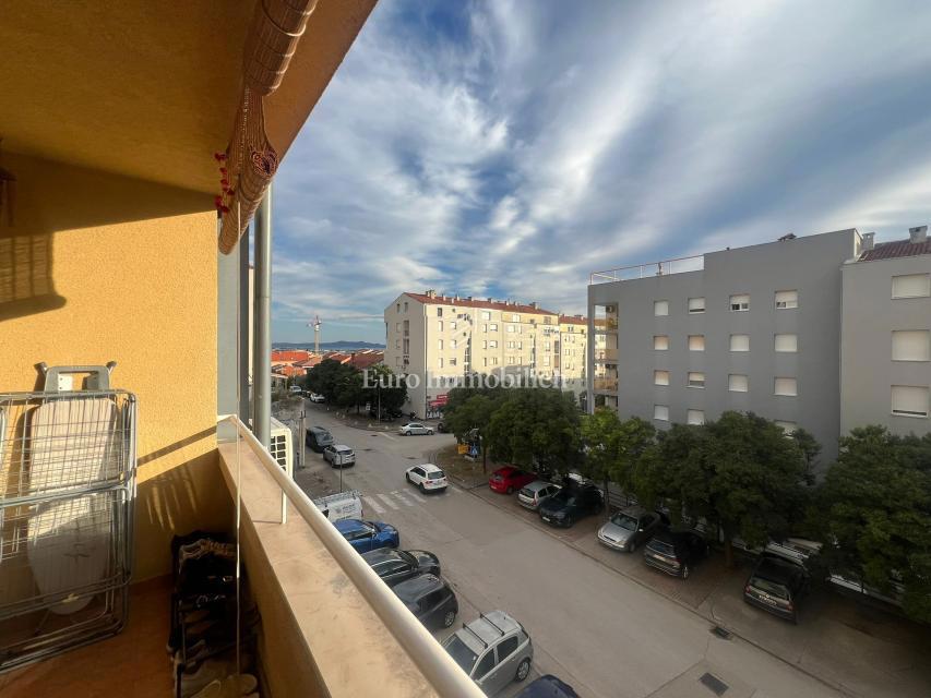 Bili Brig-Zadar - stanovanje s prostorno dnevno sobo