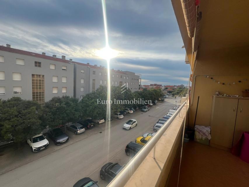 Bili Brig-Zadar - stanovanje s prostorno dnevno sobo