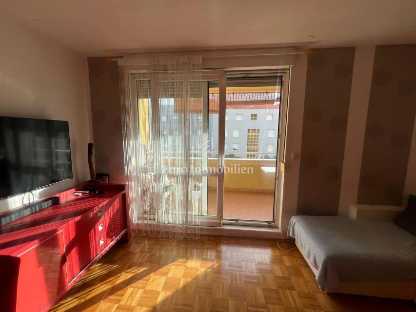 Bili Brig-Zadar - stanovanje s prostorno dnevno sobo