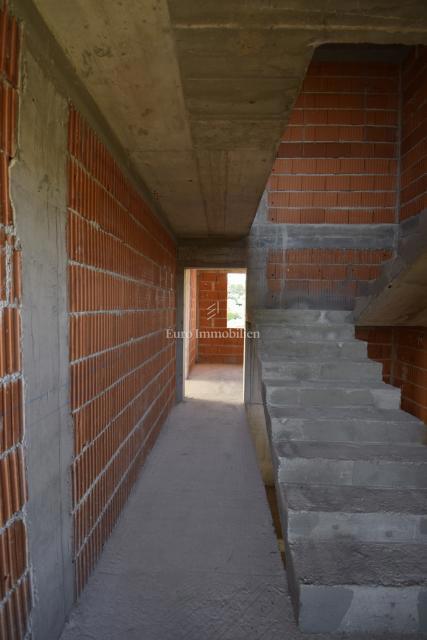 Brodarica - apartma v prvem nadstropju blizu plaže
