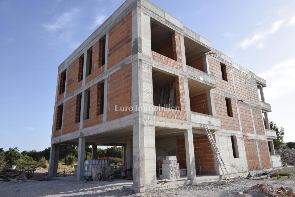Brodarica - apartma v prvem nadstropju blizu plaže