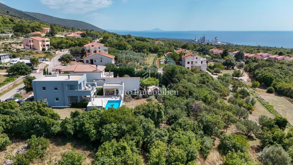 Istra - vila z bazenom in odprtim pogledom na morje
