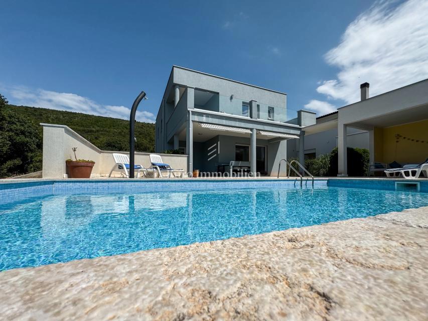 Istra - vila z bazenom in odprtim pogledom na morje