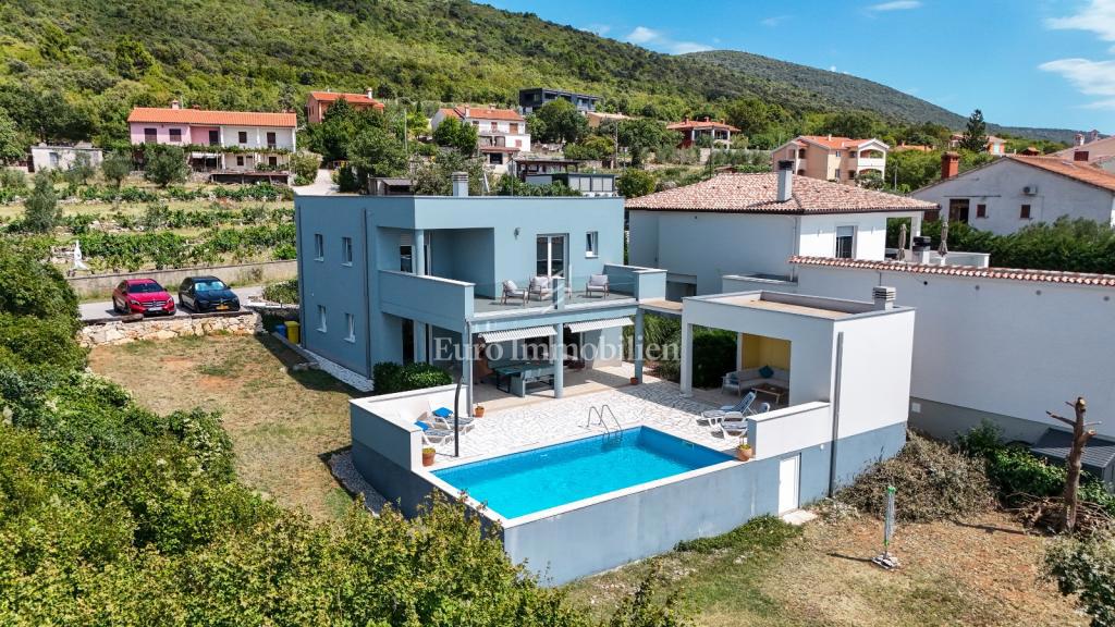 Istra - vila z bazenom in odprtim pogledom na morje