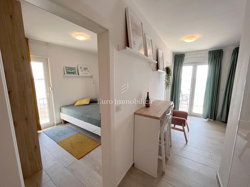 Pag, Povljana, Stanovanje v prvi vrsti ob morju