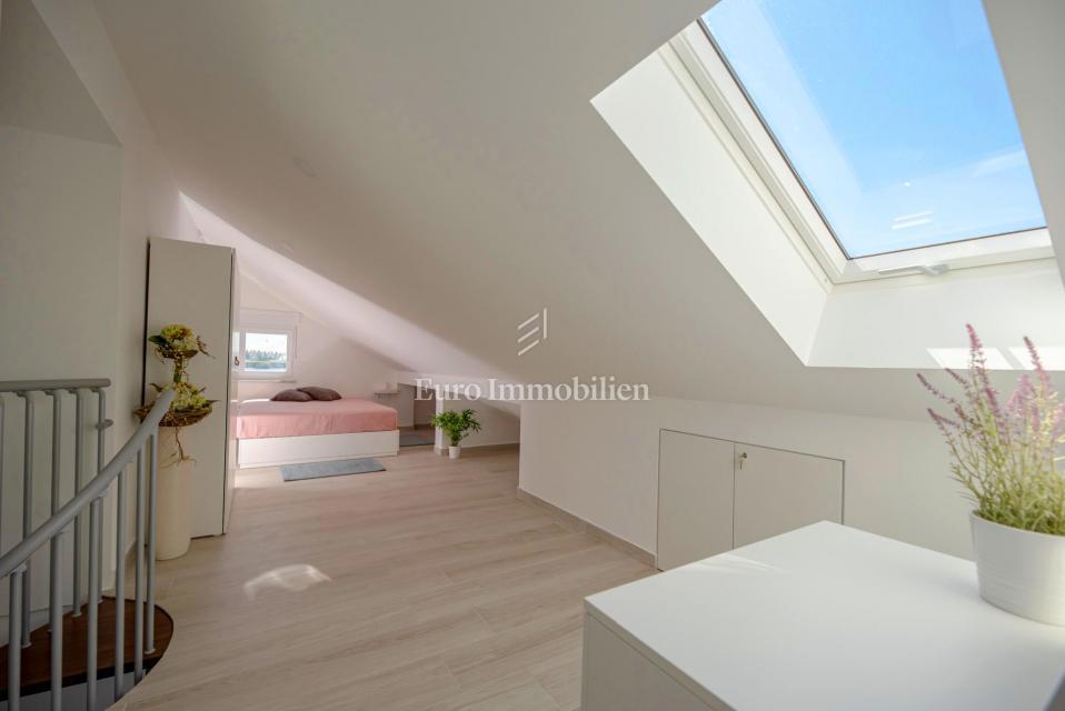 Pag, Povljana, Stanovanje v prvi vrsti ob morju