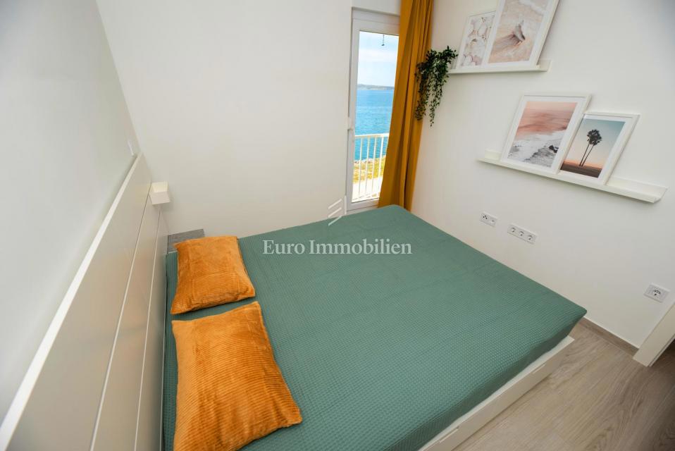 Pag, Povljana, Stanovanje v prvi vrsti ob morju