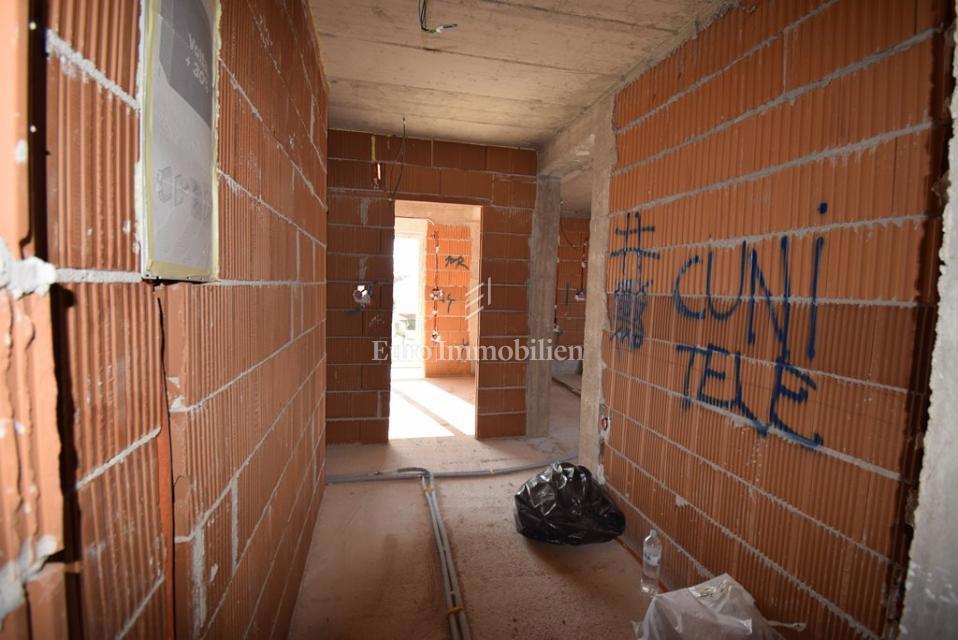 Vodice, Stanovanje SJ6 v 2. nadstropju blizu plaže