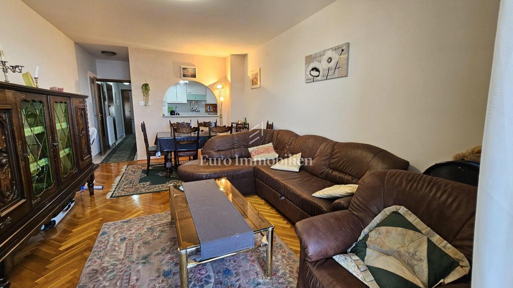 Crikvenica, Opremljeno stanovanje s panoramskim pogledom na morje