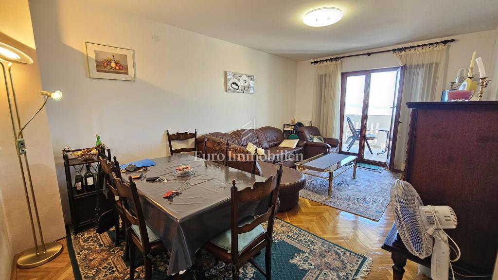 Crikvenica, Opremljeno stanovanje s panoramskim pogledom na morje