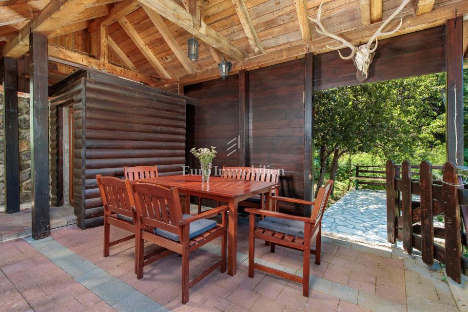 Edinstvena Posest z Bazenom v Naravnem Parku