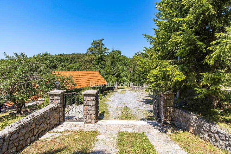 Edinstvena Posest z Bazenom v Naravnem Parku