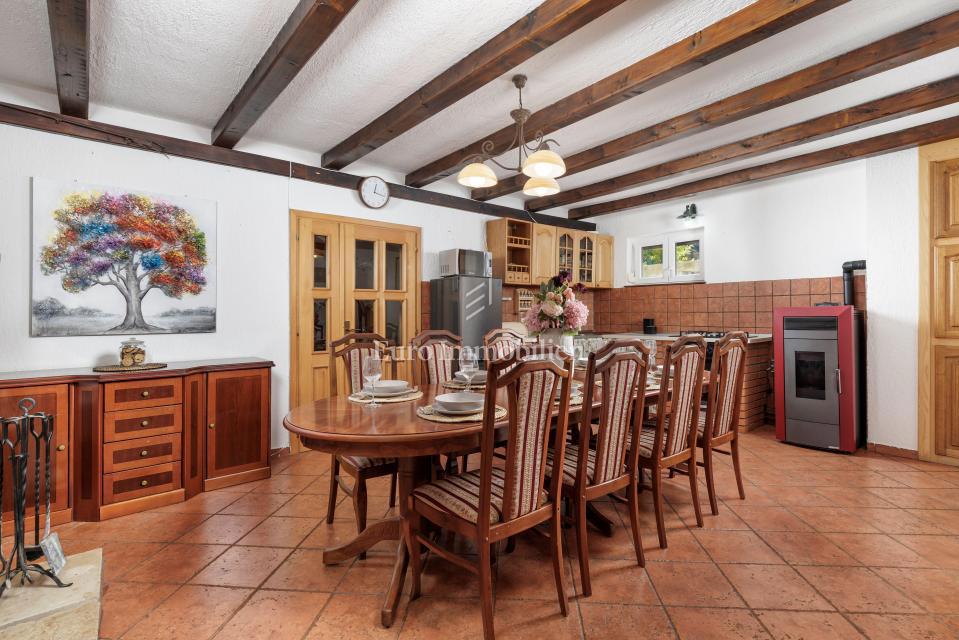 Edinstvena Posest z Bazenom v Naravnem Parku