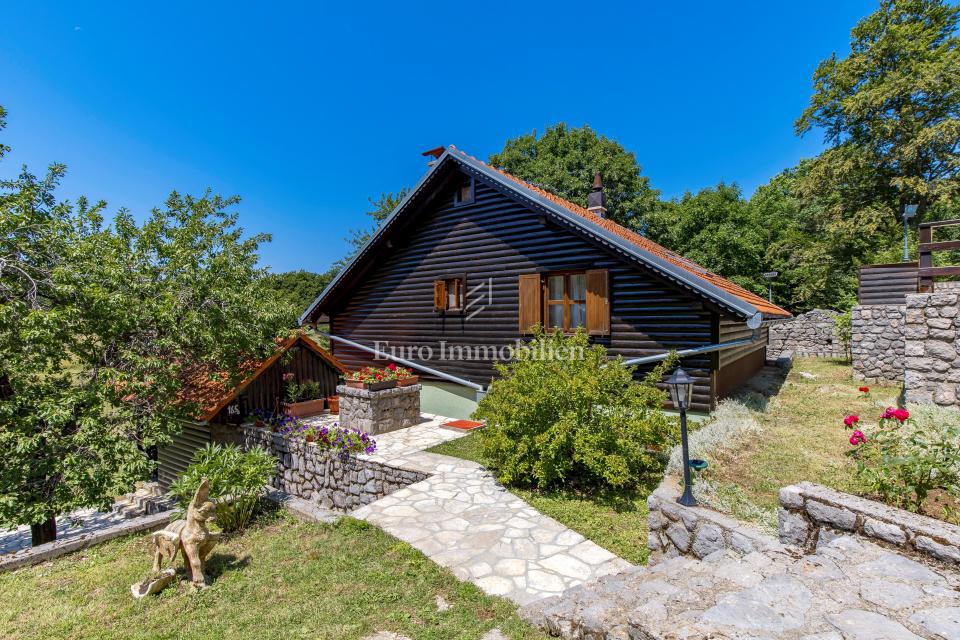 Edinstvena Posest z Bazenom v Naravnem Parku