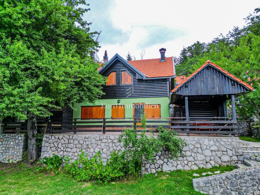 Edinstvena Posest z Bazenom v Naravnem Parku