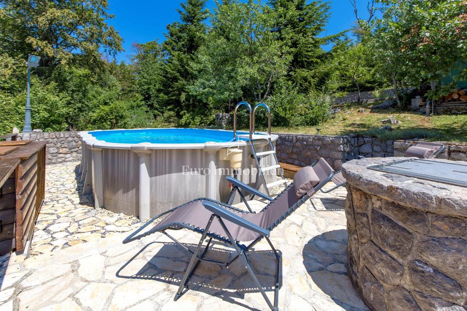Edinstvena Posest z Bazenom v Naravnem Parku