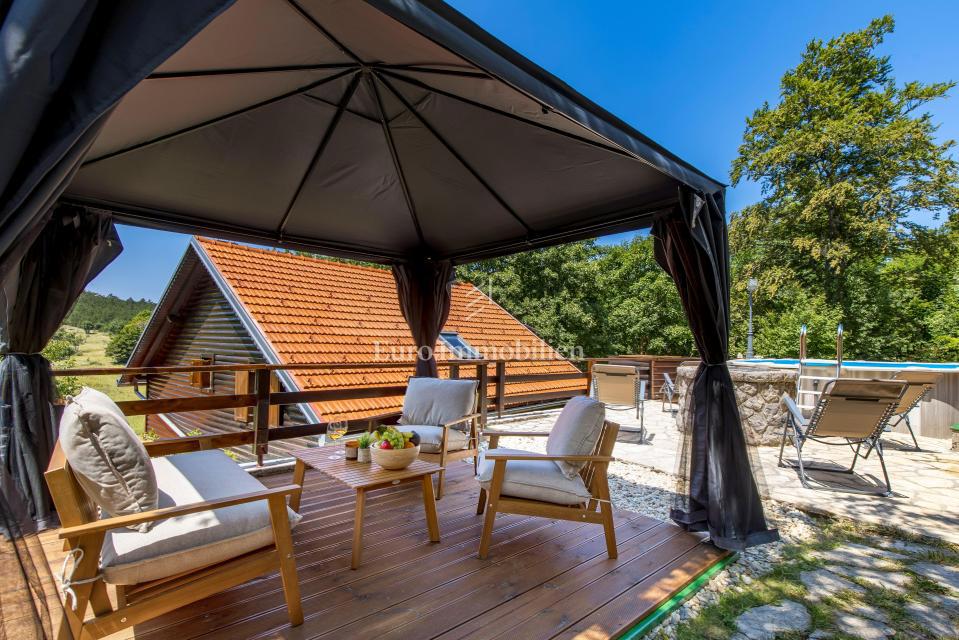 Edinstvena Posest z Bazenom v Naravnem Parku