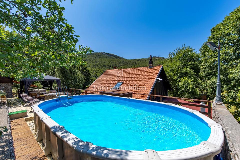 Edinstvena Posest z Bazenom v Naravnem Parku